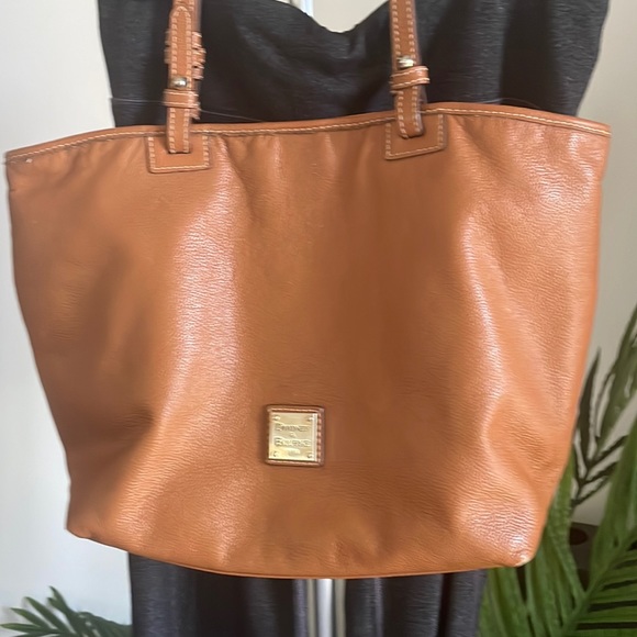 Dooney & Bourke Handbags - 🌲 Dooney & Bourke shoulder bag